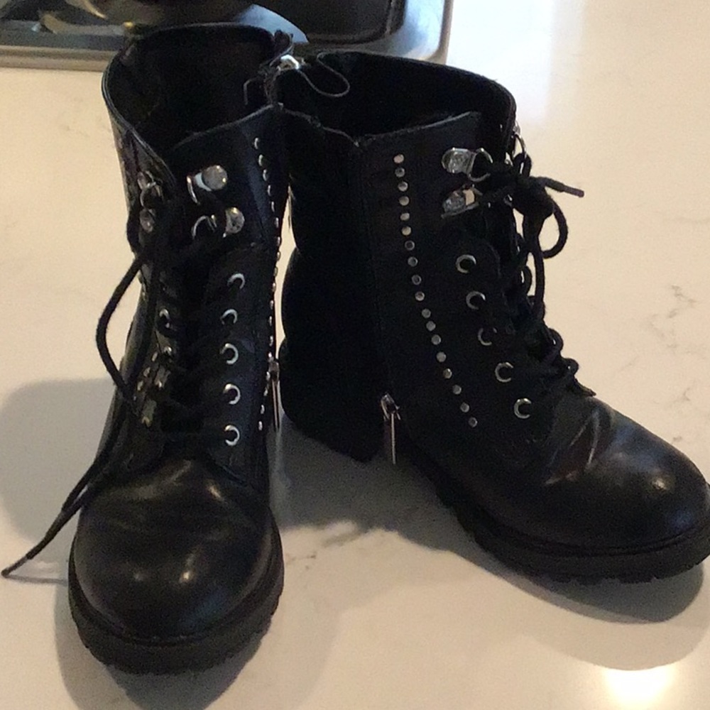 Girls sz 13 Army Style boot. W/ Zipper so cute